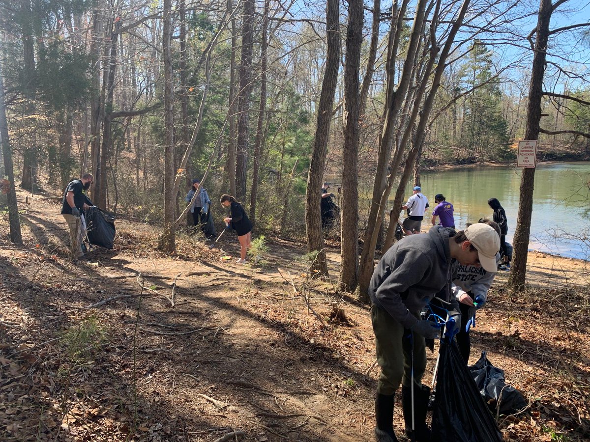 NTGFreight's tweet photo. Our teams in Charlotte & Hickory supported @CRFRiverkeeper's mission to preserve & protect the waters of the Catawba-Wateree River Basin on Lake Norman as part of our partnership and shared vision to Go for Neutral.
#GoforNeutral #GoBeon #Beon https://t.co/l7oirtIuWZ