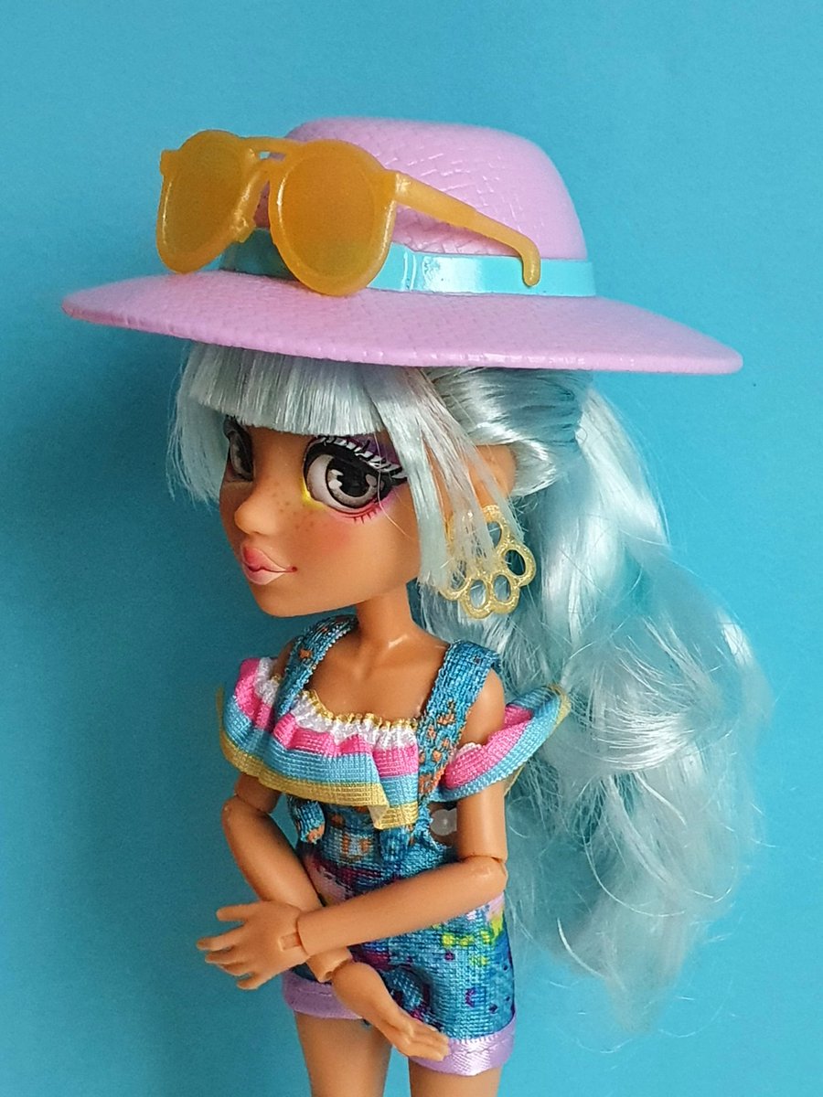normiecollex's tweet photo. Fail Fix, 3 serie photoshot of #prettyartee 💙

I really like this doll, an artist and fashional!

#failfix #failfixdolls #dolltwt #dollphotography https://t.co/AFZQwHl2rn