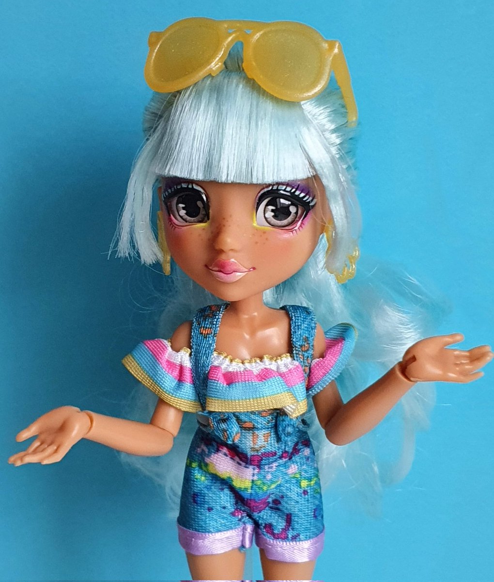 normiecollex's tweet photo. Fail Fix, 3 serie photoshot of #prettyartee 💙

I really like this doll, an artist and fashional!

#failfix #failfixdolls #dolltwt #dollphotography https://t.co/AFZQwHl2rn