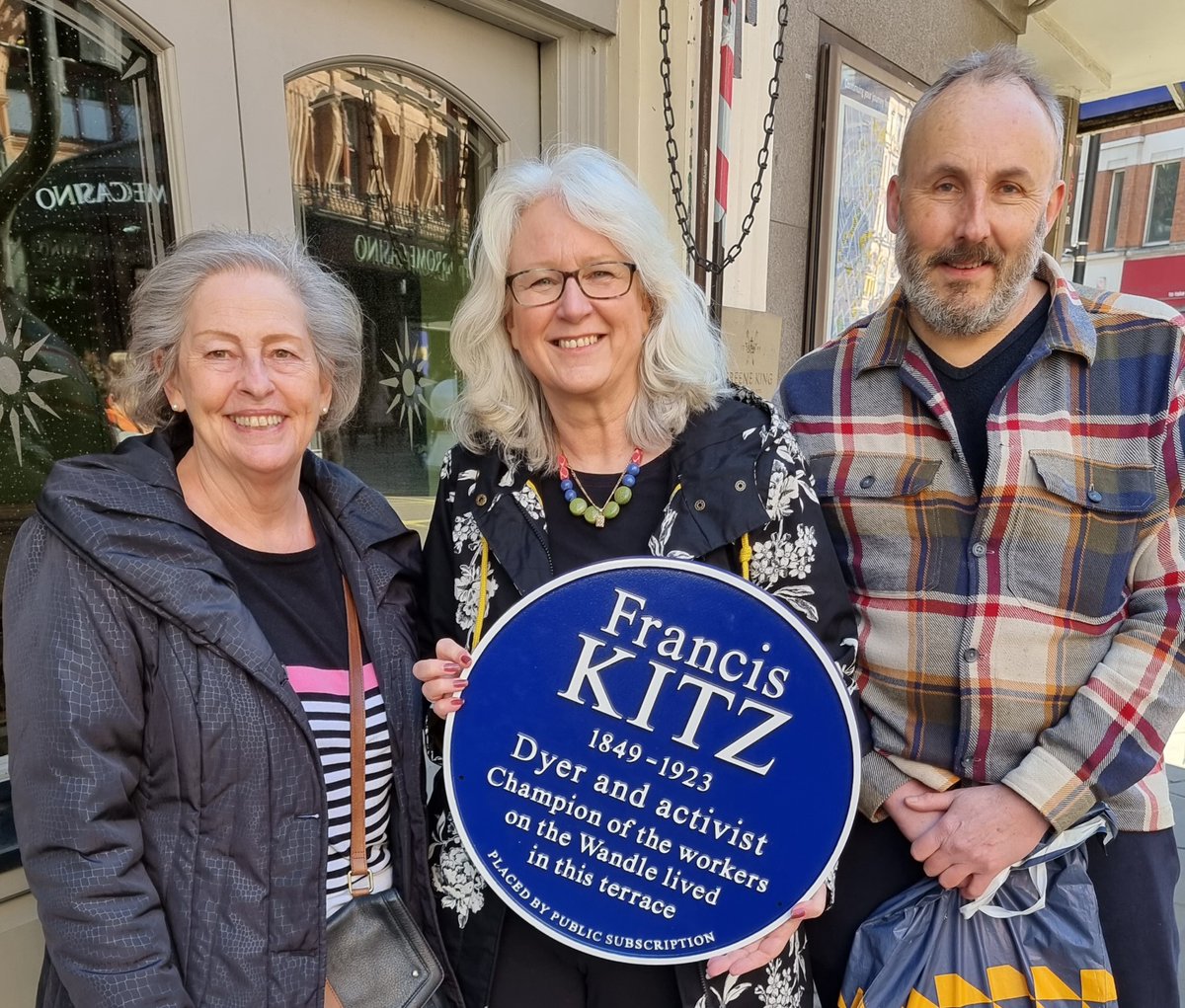 RootsRekindled's tweet photo. Unveiling a blue plaque with LC for Frank Kitz (1849-1923) Sat 9 April 2022. Kitz, a dyer at William Morris' Merton Abbey works, an activist for better working conditions and a 'champion of the workers'. Thanks to Geoff @summerstown182 for Kitz walks and organising this event. https://t.co/X7tFIOkULk