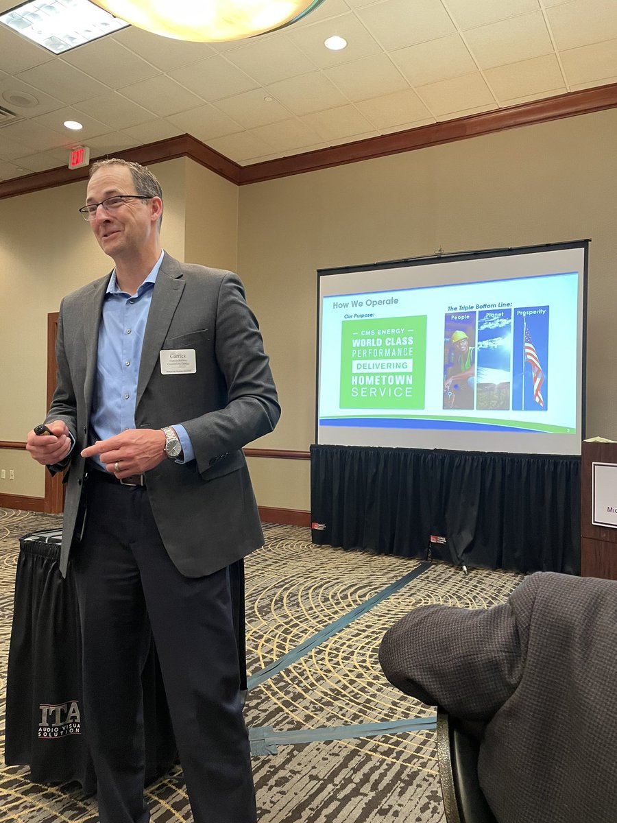 jessicatramonta's tweet photo. Great to attend the Michigan AgriBusiness Association breakfast in Lansing this morning! @GarrickRochow and @GregSalisbury4 offered interesting insight on how the agricultural community could partner with @ConsumersEnergy. https://t.co/GsIO8U0ROP