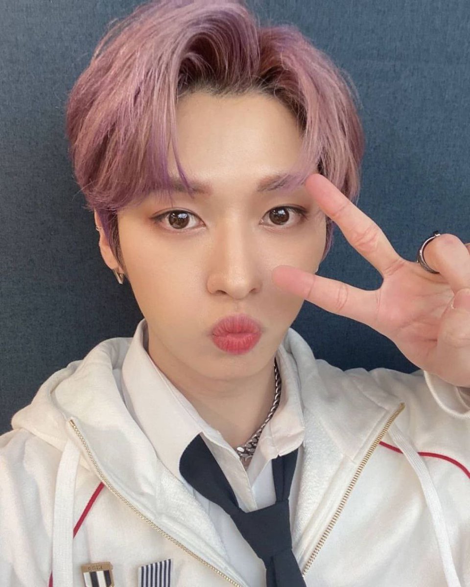 SKZ__District's tweet photo. 📱 Обновление официального Инстаграма Stray kids:
[Minho🐱]

 «MCountdown! 🤩
  #LeeKnowCute»

©realstraykids

@Stray_Kids 

(1/2)

~ОпаРора🤍 https://t.co/fuh9mEDlci