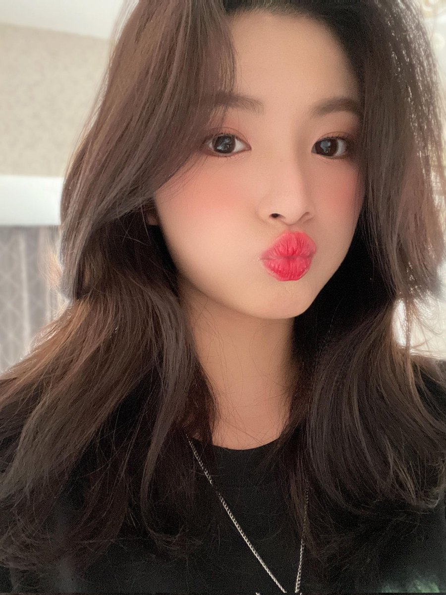 idegeul's tweet photo. 🦄💌 — weverse

"aku sangat senang hari ini! 👣" https://t.co/o0fEhVGQ8w