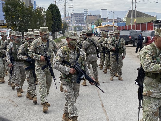 Cuando un gobierno que decía ser del pueblo le tiene miedo al pueblo. Fotos de la seguridad para consejo de ministros en Huancayo.