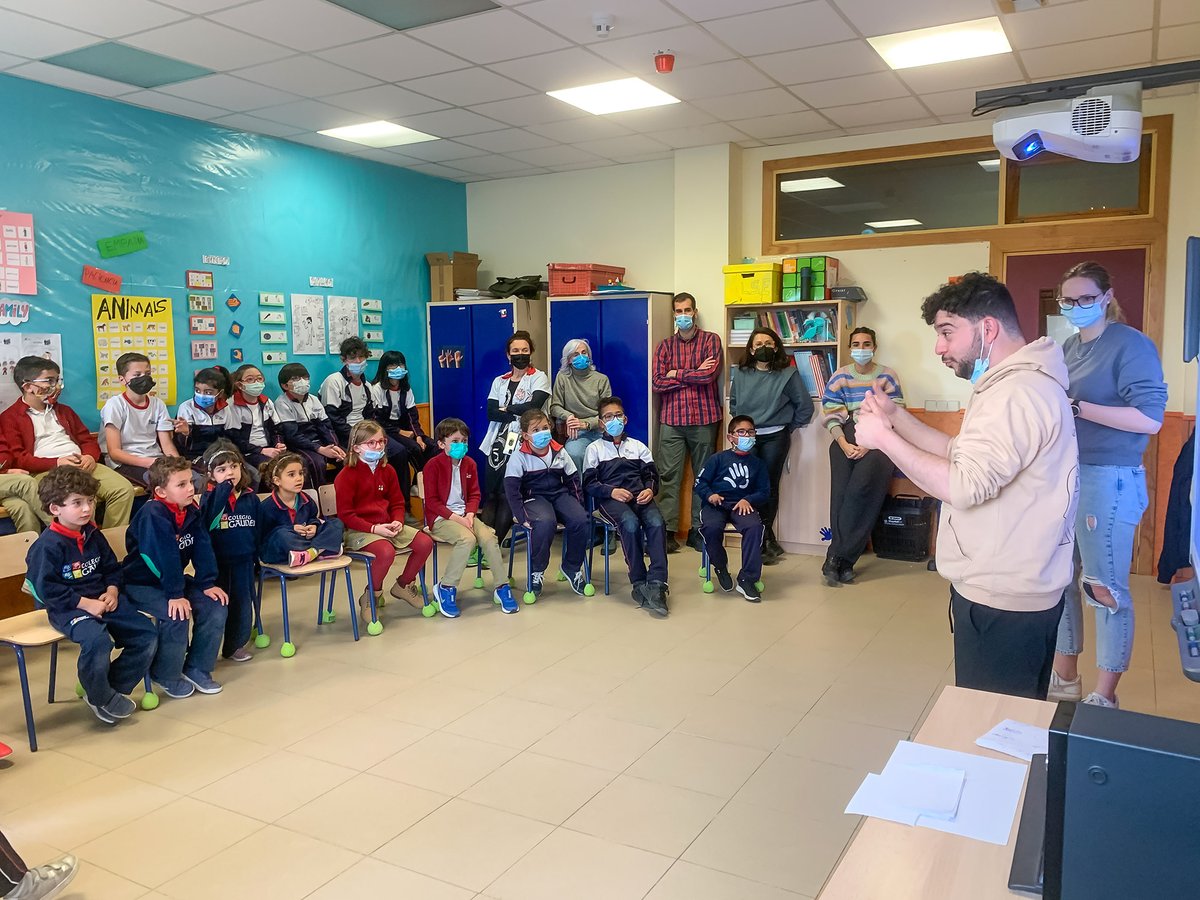 ColegioGaudem's tweet photo. Os dejamos algunas fotos sobre la actividad que realizamos en #LenguaDeSignos sobre el racismo 😊

#ColegioGaudem > #UnProyectoSingular en #Madrid #Barajas #ComunidadSorda https://t.co/zCLYLoft8q