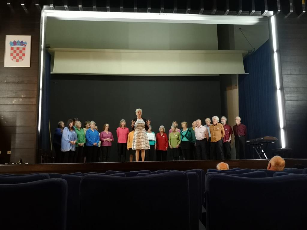 BurbachDr's tweet photo. Had a great evening with Croatian choir 'Gradski Zbor Makarska'π
Never thought I'd be on a choir tour & performing in public!
Thanks @Vettie10 for teaching me to sing &
@JamesHawkinsMus
& #VoicesforMissing Choir workshop at #DCPconf2020 for inspiring me to try...π https://t.co/v6NIfoRWWf