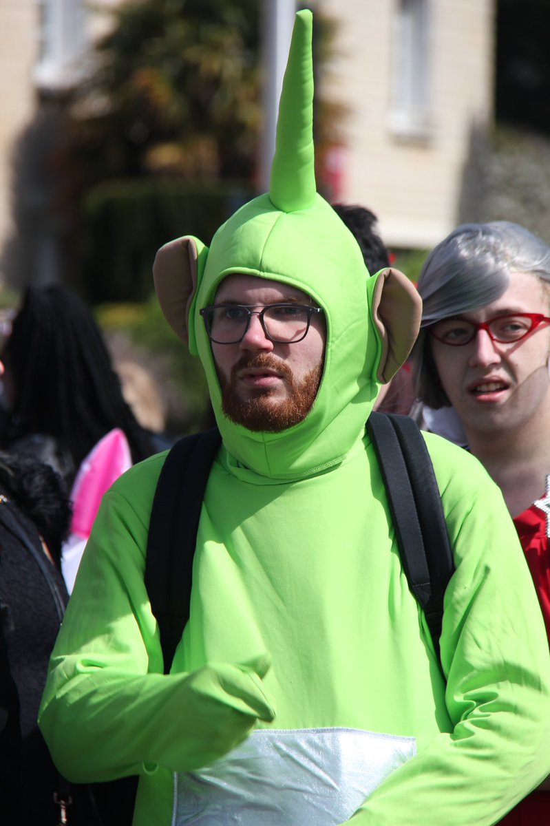 Le record de fréquentation pour le plus plus grand #carnavaletudiant d’Europe est égalé ! 34000 étudiants parcourent les rues de #Caen pour un grand moment festif au parc des expositions #CarnavalCaen