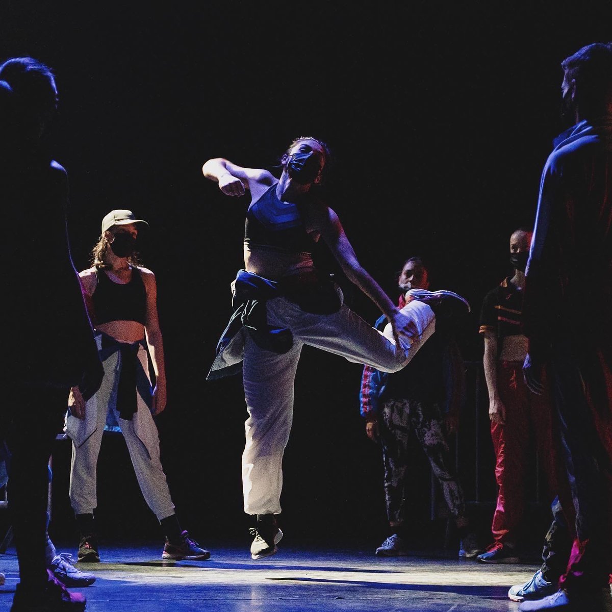 VilledeCusset's tweet photo. Danse | @CnsmdLyon • Soirée de ballets
📅 Vendredi 8 avril - 20h30 - Théâtre de Cusset

@LAHORDE_ / CELINE SIGNORET
Avant les gens mouraient (2014)

🎟 Billetterie en ligne : https://t.co/1yNf794mcp
🖥📱 Plus d'infos https://t.co/WxFvWiqjl5

📸 Julie Cherki https://t.co/8Gqi2HqNFr