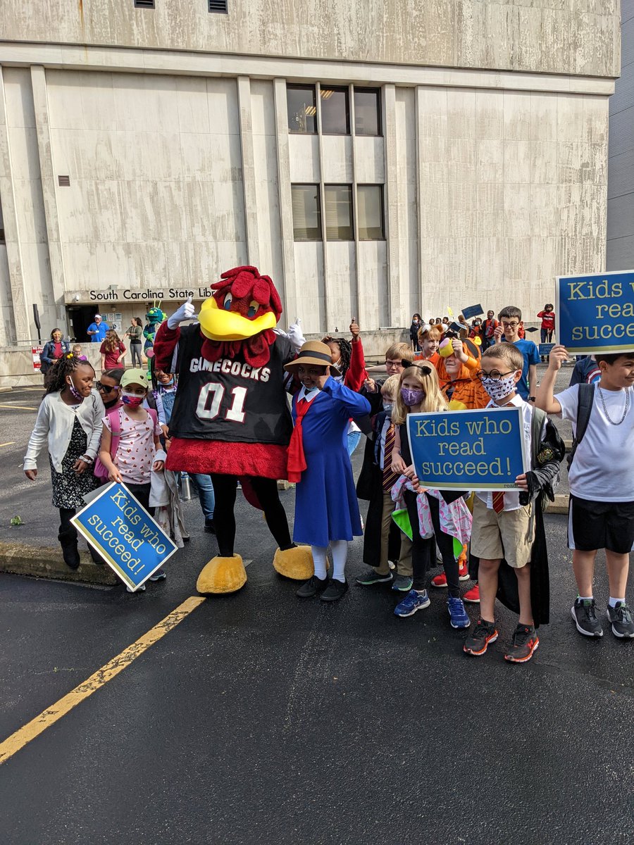 cindysymonds's tweet photo. @RTEFlightStatus @RichlandTwo @SCASLNet @scstatelibrary SC State Read-In with thousands of PreK-12 students from across our state.  #welovereading #supportschoollibraries #fundlibraries #schoollibrariansrock https://t.co/i8JJ6Jhl4z