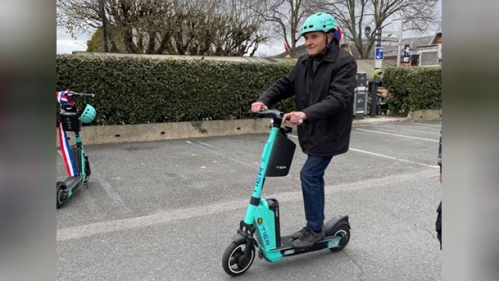 evasionfm's tweet photo. INFO YVELINES - Saint-Rémy-lès-Chevreuse vient de lancer une nouveauté 
https://t.co/0RwTEOx1F2
#Yvelines #SaintRemyLesChevreuse #Trottinettes #mobilité https://t.co/nYQ5UnrWkw