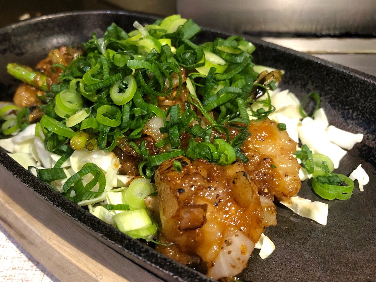 本日の飯テロ。
ホルモンにんにく焼き。

ほんわり香るにんにくと、
プリップリのホルモン。

味噌で味付けして
ニンニクの芽と一緒に。