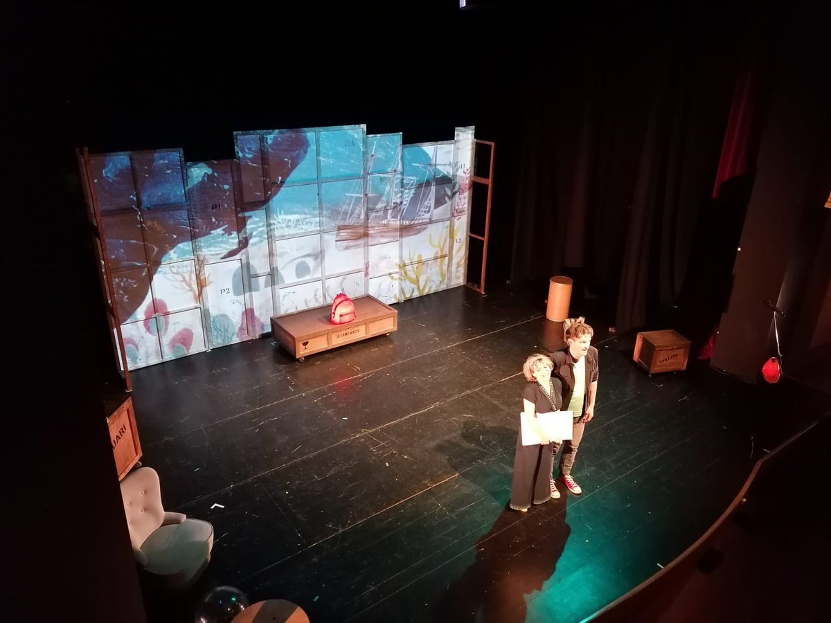 ajlagarriga's tweet photo. 616 alumnes de @ETagamanent, @EscolaGiroi, Els Pinetons i @escolapuiggrac1 de #laGarriga han conegut la història de l’Ada, basada en fets reals, al @TeatrelaGarriga amb "La motxilla de l’Ada", un espectacle sobre la identitat de gènere. Nova sessió del projecte ACE #culturasegura https://t.co/QWyyjThuva