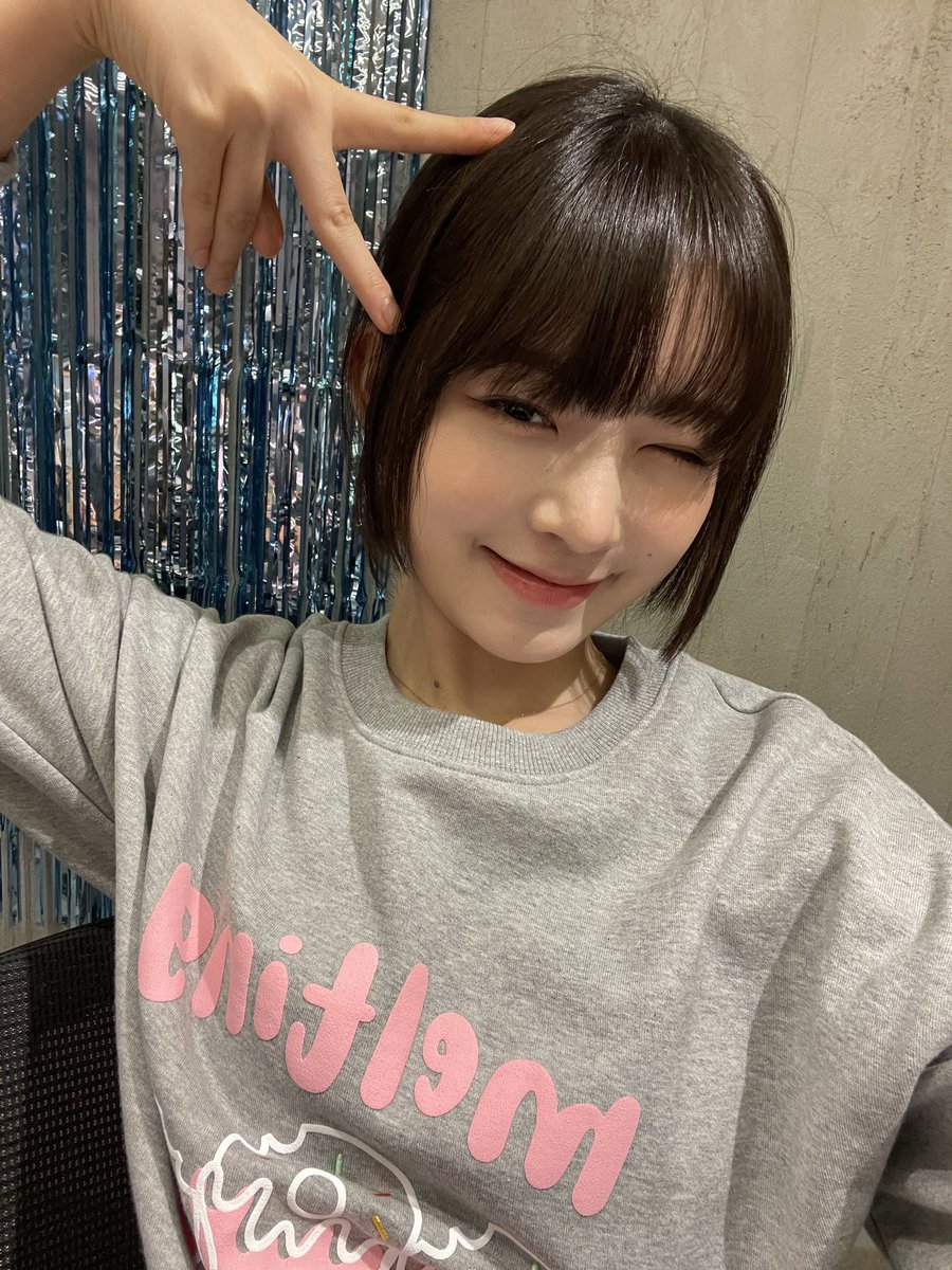 keitadj3's tweet photo. #IVE セカンドシングル「LOVE DIVE」3日目累積販売量 25.5万枚突破！

歴代ガールズグループ初動アルバム販売数11位に。10位はITZY「CRAZY IN LOVE」25.9万枚
#LOVEDIVE https://t.co/UOpRAsurGu