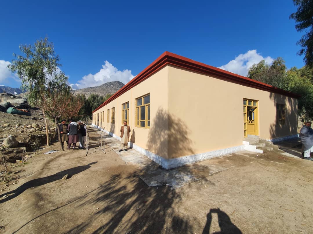 ICRC_af's tweet photo. Due to hostilities last year, public infrastructure including many schools were heavily damaged in #Laghman.
@ICRC_af completed the rehabilitation of 8 schools in #Alingar, #Alishang and #Mihtarlam districts, directly benefiting more than 6,000 students and school staff. https://t.co/qFWqK5Xi6R