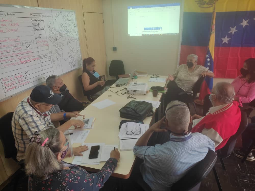SomosUnem's tweet photo. #AlMomento🔴 //Desde el Rectorado @SomosUnem en su #GestiónUniversitaria hoy #07Abril #EnDesarrollo Consejo Directivo #Unem.👩💼👩🏫👩🎓
#YoSoyUnem
@NicolasMaduro @TibisayLucena8 @_LaAvanzadora @mppeduniv https://t.co/XbcCLsP1GD