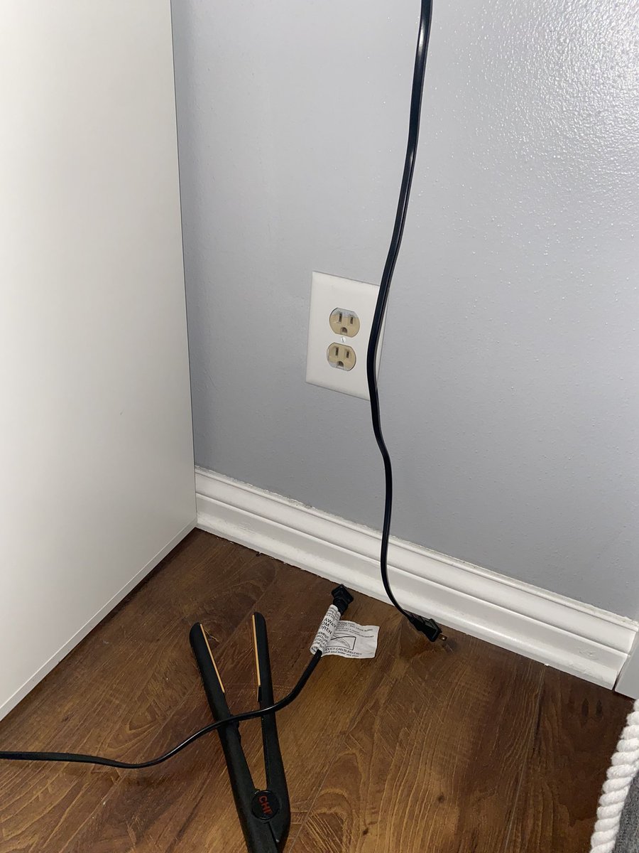 JelenaVuk25's tweet photo. I always unplug my hair straightener when I’m done using it that way i’m saving energy and money! #apesenergy @franklinlorax https://t.co/LWKhLNv1na