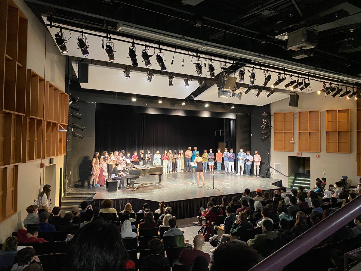 StrasPrincipal's tweet photo. Tertulia 2022!!!! Go lions!!! @NewtonSouthPTSO @NSHSLibrary @NSHS_Athletics @newton_ps #homeofthelions https://t.co/dVzQWTNPSJ