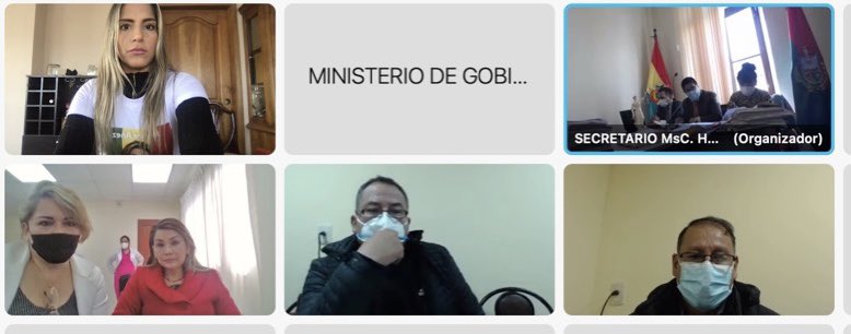 caroriberanez's tweet photo. Hoy sigue la infamia legal contra mi madre y otros presos políticos, una vez más asistiremos a la secuencia de la canallada jurídica. Bolivia vive el peor momento de su historia con una sentencia ya establecida por instrucciones de Arce y Evo. Le quitan hasta el derecho a la vida https://t.co/zgaeLN9bD3