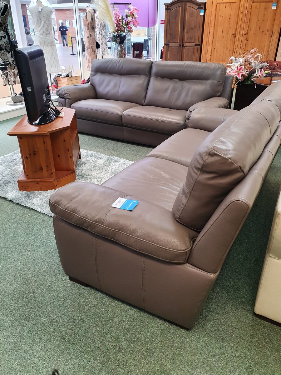 WoW ! 
Available in store today 
This is fab quality suite 😍
A must see! 
♡love it ♡
#teesside hospice 
#preloved furniture 
Donate yours today be a part of Team Teesside 😍 
01642811140 🥰