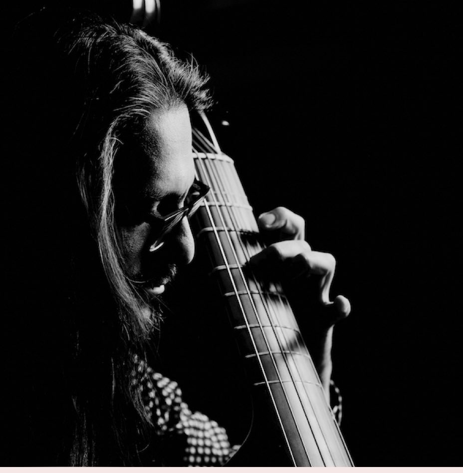 ANGELACONGIU's tweet photo. #rodneyprada #violadagamba #virtuoso https://t.co/ykM2DbJwRa