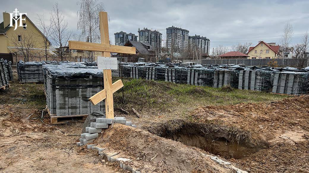napiv_solodke's tweet photo. The funeral of the executed and tortured Ukrainians in Bucha, Kyiv region.
#Bucha #BuchaMassacre #BuchaHorror #WARINUKRAINE #war #WarCrime #StopWar https://t.co/NhVCZJdaDU