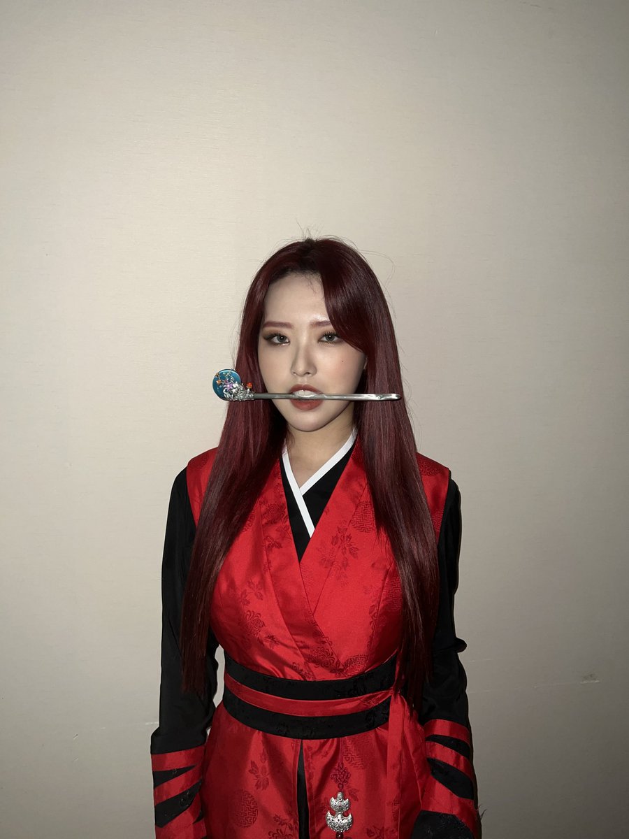loonatheworld tweet picture