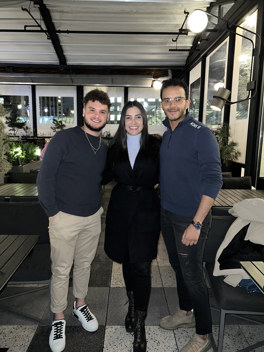 Un mensaje por el DM del IG invitándome a conocer su universidad y pasear ✨
Estaba asustada antes de llegar pero al rato me hicieron sentir como si fuéramos amigos de siempre y la pase excelente Gracias a estos dos caballeros, estudiante panameños en Boston.