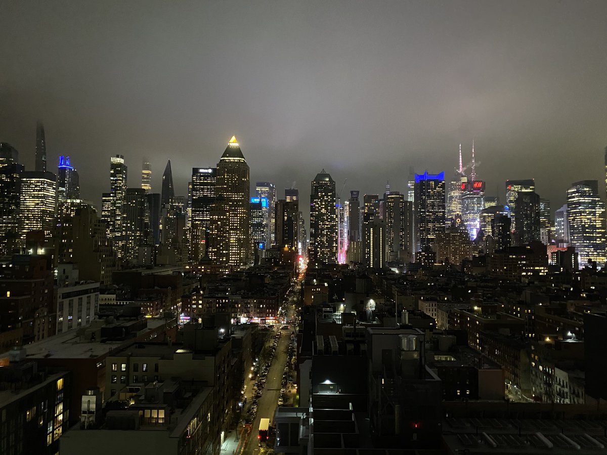 SlyJabroni's tweet photo. Last night’s view from @ThePressLounge at the #Ink48 hotel. #ilovenewyork #iloveny #newyork #NewYorkCity #NYC #travel #wander https://t.co/PBtldoE9M1