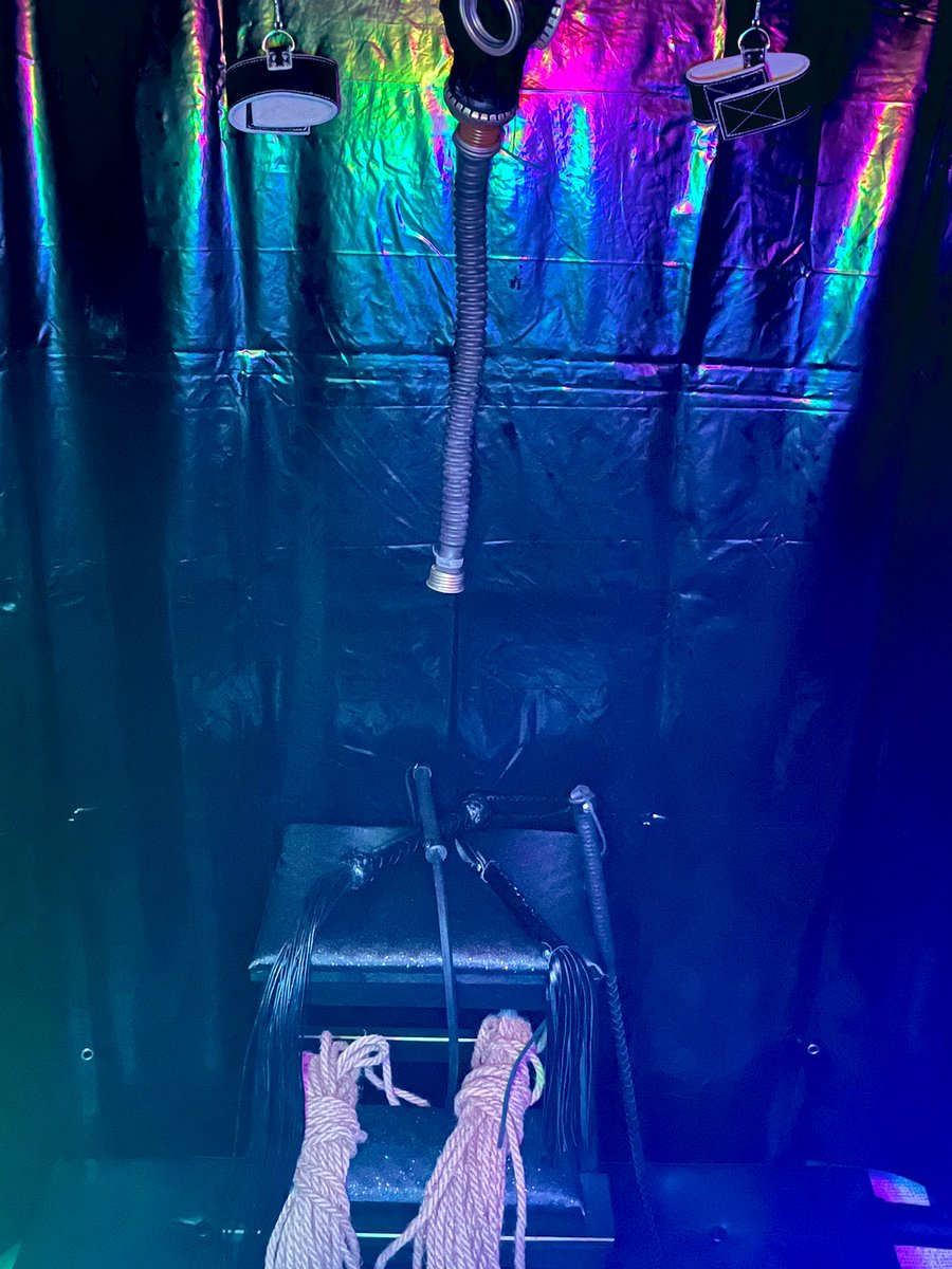 Wo sind die putzigen kinky Twinks die auf BDSM stehen und nicht nur davon träumen kinky zu sein, sondern es erleben wollen? 

RT wenn du ein kinky Twink bist und auf Realsex stehst 😈😈