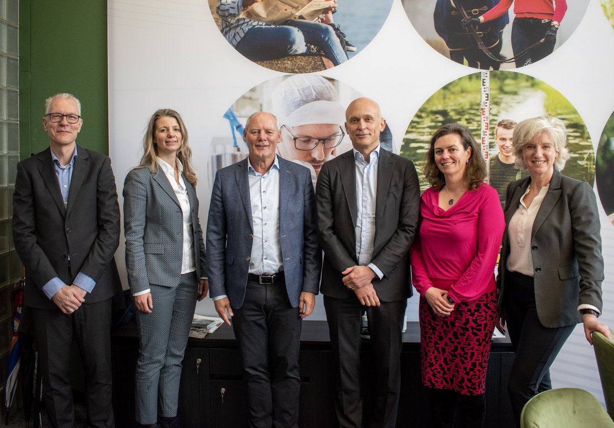 Hogeschool_VHL's tweet photo. Werkbezoek Directeur-generaal Feite Hofman (Ministerie van OCW) op Hogeschool Van Hall Larenstein (HVHL). ‘HVHL verbindt op een unieke manier onderwijs en praktijkgericht onderzoek.’ Lees meer:
https://t.co/gVOACCFg7y
#onderwijs #hogeronderwijs #onderzoek #buildingyourworld https://t.co/8Hz0ItJLmb