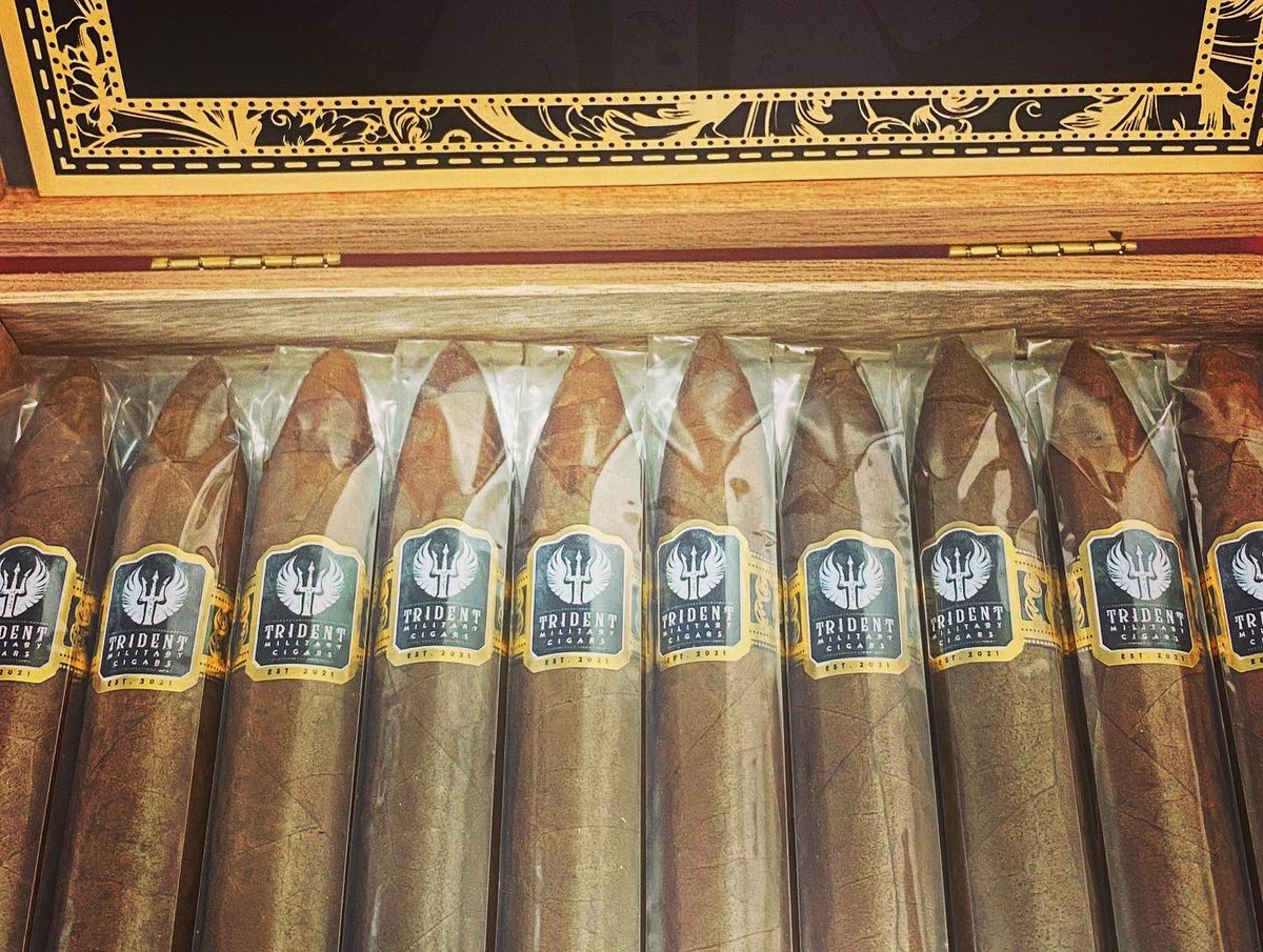 Cigar_Club_LDN's tweet photo. In the capital and free on Saturday between 2-6pm? Come and join us down on the Southbank while we smoke a Trident Military Cigar with the founders of the company! We have a couple of spots left so message me ASAP! Please RT #londoncigarsmokers #cigarsmoker #ukcigarsmokers https://t.co/nNjEXGy7be
