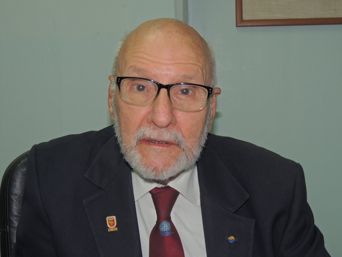 Siempre indetenible, maestro.

Francisco Guerrero, director del Centro de Investigación de Ciencias Administrativas y Gerenciales de la URBE, fomenta la investigación y es fundador del proyecto #CiudadesEcologicas
 
#Urbe #Ecologia #Investigacion