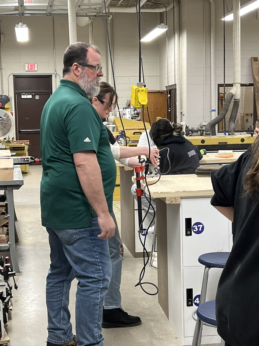 EllenBlair54's tweet photo. Router work…loved the groupings and conversations with kids! @bjorgec #techatitsfinest #routerwork #plugitin https://t.co/4MErRvYLTn