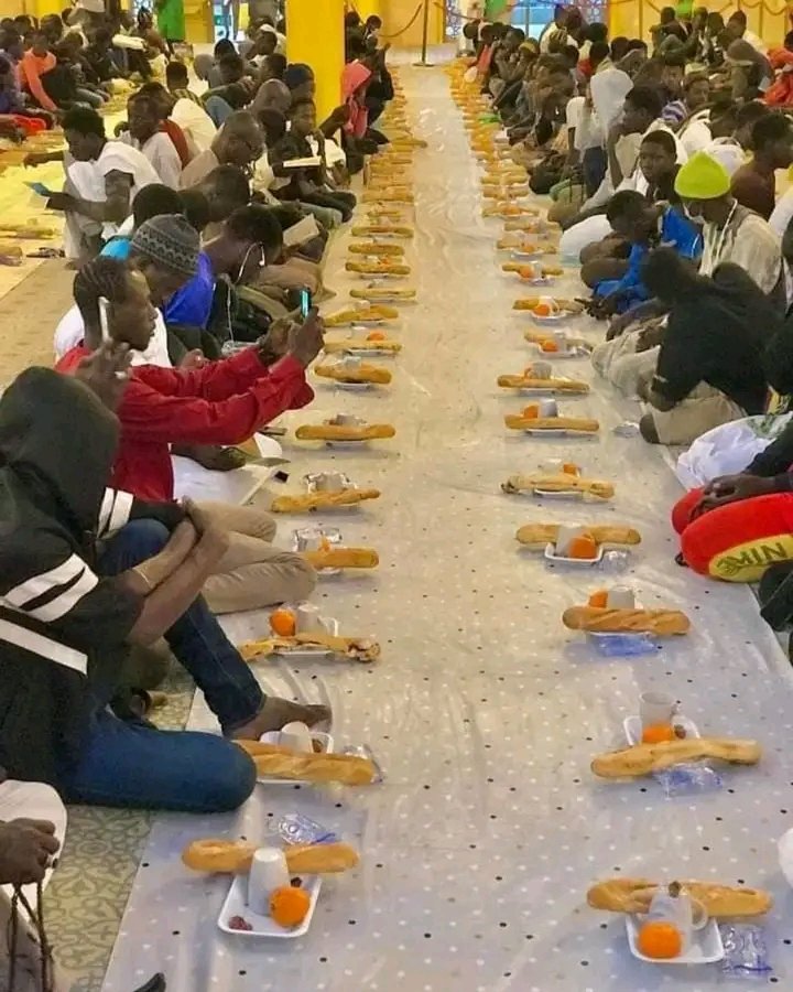 BadouDIOP_18's tweet photo. #Ndogou à la #Mosque #MassalikoulJinaane
#BambaPartout - #AhmadouPourtout https://t.co/Z0FKePdfI4