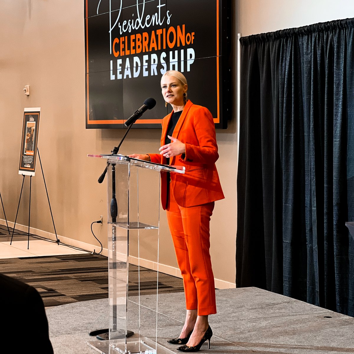 drshrum's tweet photo. Last night we celebrated exceptional students, faculty and staff who #LeadOrange and demonstrate outstanding character as they live by the #CowboyCode.

Congratulations to the honorees! 🎉 https://t.co/Q1ARPRSm3Q