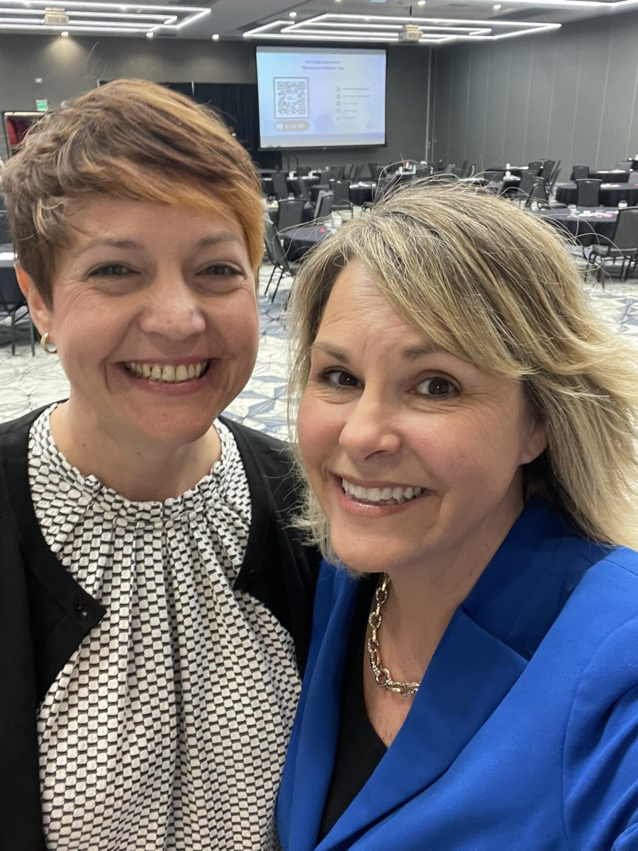 Kim_Becking's tweet photo. Loved my time with the amazing rockstars at @wlcglobal and their Cedar Valley Connect women. A group of rockstar leaders of change! Thanks @MidwestSpeaker for the partnership! #momentummindset #rockstarsofchange #adapting #momentum #womenleaders #keynotespeaker https://t.co/WpmAg7bh2W
