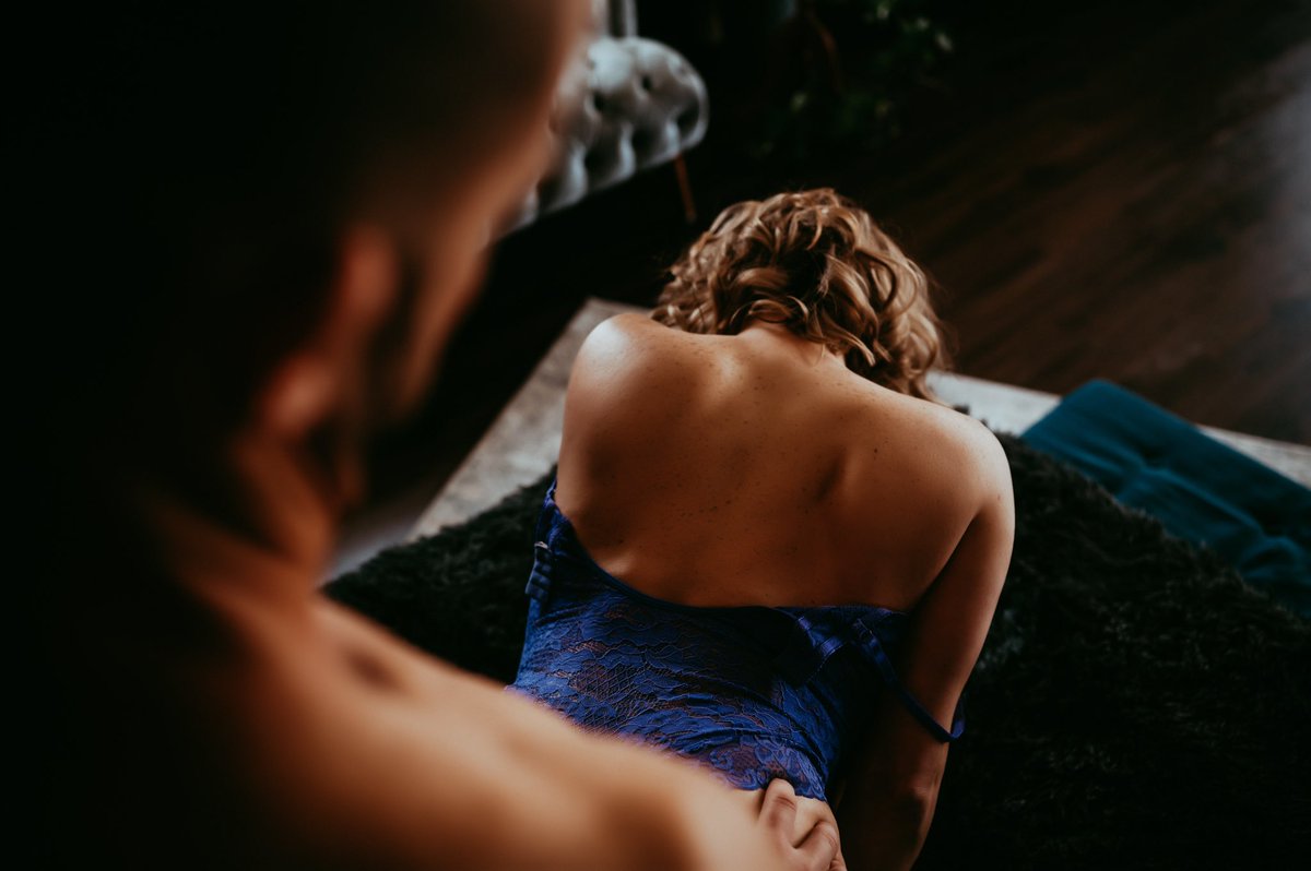 craveandglow's tweet photo. βShe never wanted to be white picket fenced in.β
.
#CouplesSession #Boudoir #CouplesBoudoir #CouplesGoals #Sexy #Spicy #King #queen #BoudoirInspiration #FayettevilleNC #FayettevilleNCPhotographer #NorthCarolinaPhotographer #CraveAndGlowStudios https://t.co/lgKniLLhgc