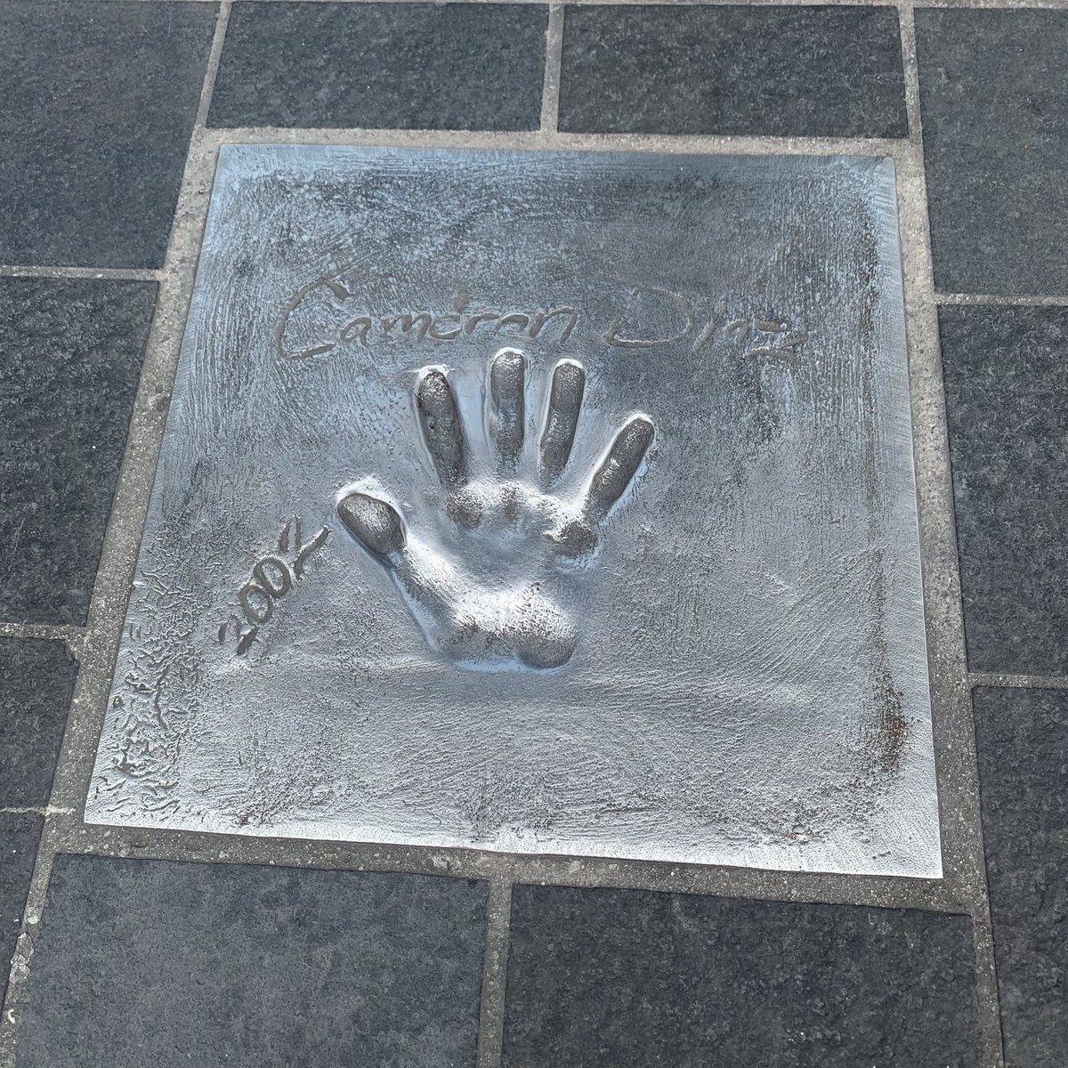 #프랑스 #france #7
#니스 #nice 추워서 수영하는 사람이
나밖에 없었다 다들 신기하게 쳐다봐서 
기분 좋았다 #관종 #모나코 카지노는 
여권을 깜박해서 못들어감 외관만 구경ㅠ 
왜이렇게 맨날 어딜 못들어가는지 ^^ ㅋ 
깐느도 가보고 넘나리 즐거웠던 남프랑스