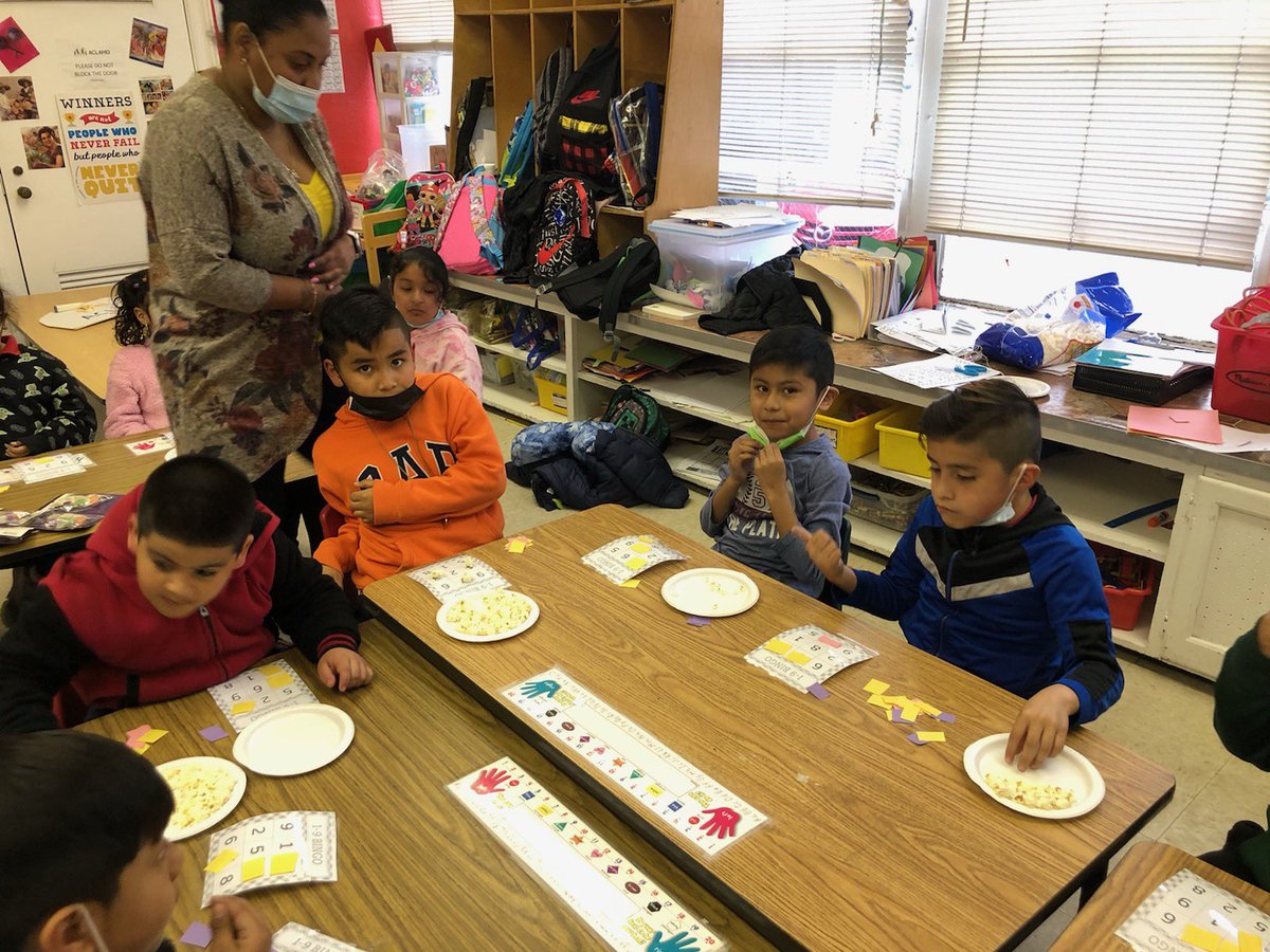 _ACLAMO_'s tweet photo. Well-earn wonderful Wednesday popcorn and Bingo! Our after school students are so smart and so much fun! #ACLAMOYouthProgram we are ACLAMO ๐๐งก https://t.co/xB9FavP8Ml