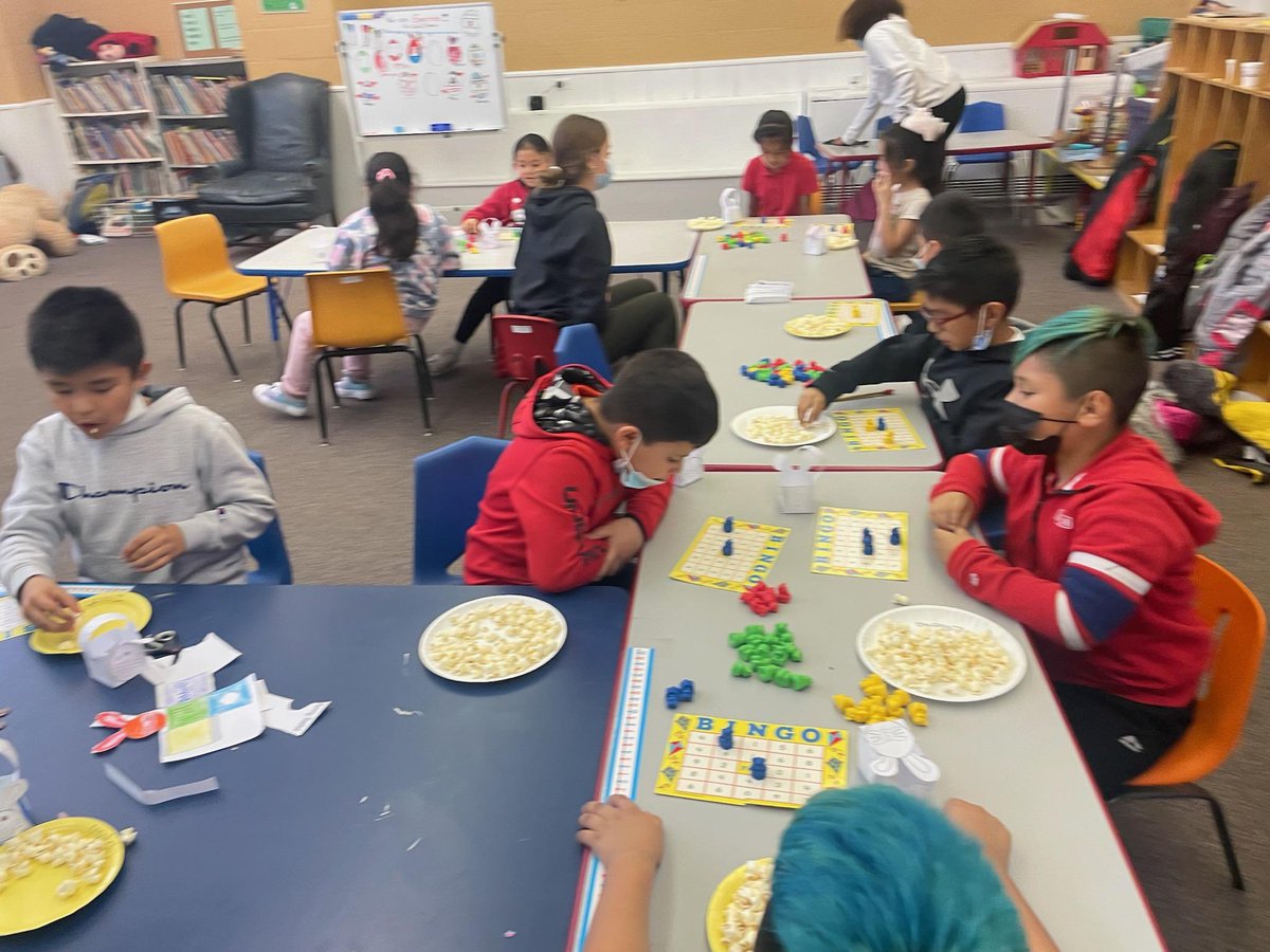 _ACLAMO_'s tweet photo. Well-earn wonderful Wednesday popcorn and Bingo! Our after school students are so smart and so much fun! #ACLAMOYouthProgram we are ACLAMO ๐๐งก https://t.co/xB9FavP8Ml