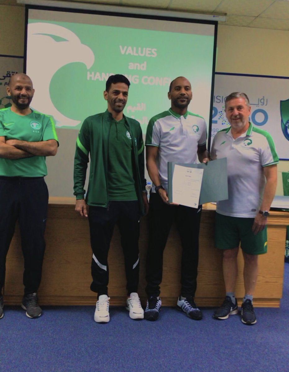 hamza_4R's tweet photo. 4/4/2022⚽️📝💚
يُحمد فيُعطينا..يُشكرُ ويزيدُنا
الحمد لله تم استلام شهادة الرخصة الآسيوية A #للمدربين_السعوديين 🇸🇦 التي أقيمت بجدة
شكراً للمحاضر @FIFAcom @UEFA @England الكابتن Geoff Pike 🇬🇧
شكراً لجهودكم معنا @AlahmadiBandar
 @abduljawadm
 @naif_s_altassan  @mnaf_elaf @SaadCoach https://t.co/ucx7RkOM23