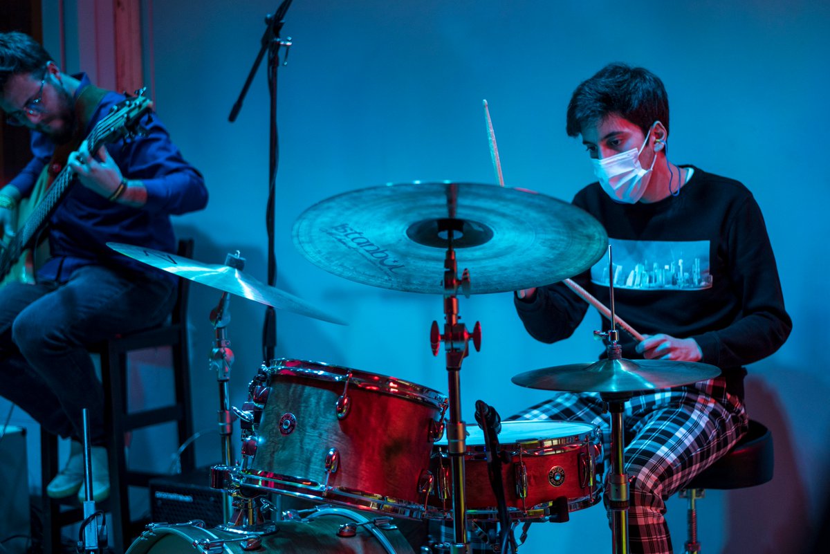 amovidavigo's tweet photo. 🎹🎸 Os mércores tamén son para o jazz! O alumnado de @Mayeusis_ actuou onte en Molotov Club nunha jam session que terá lugar unha vez ao mes. https://t.co/OXJrtQuV96
