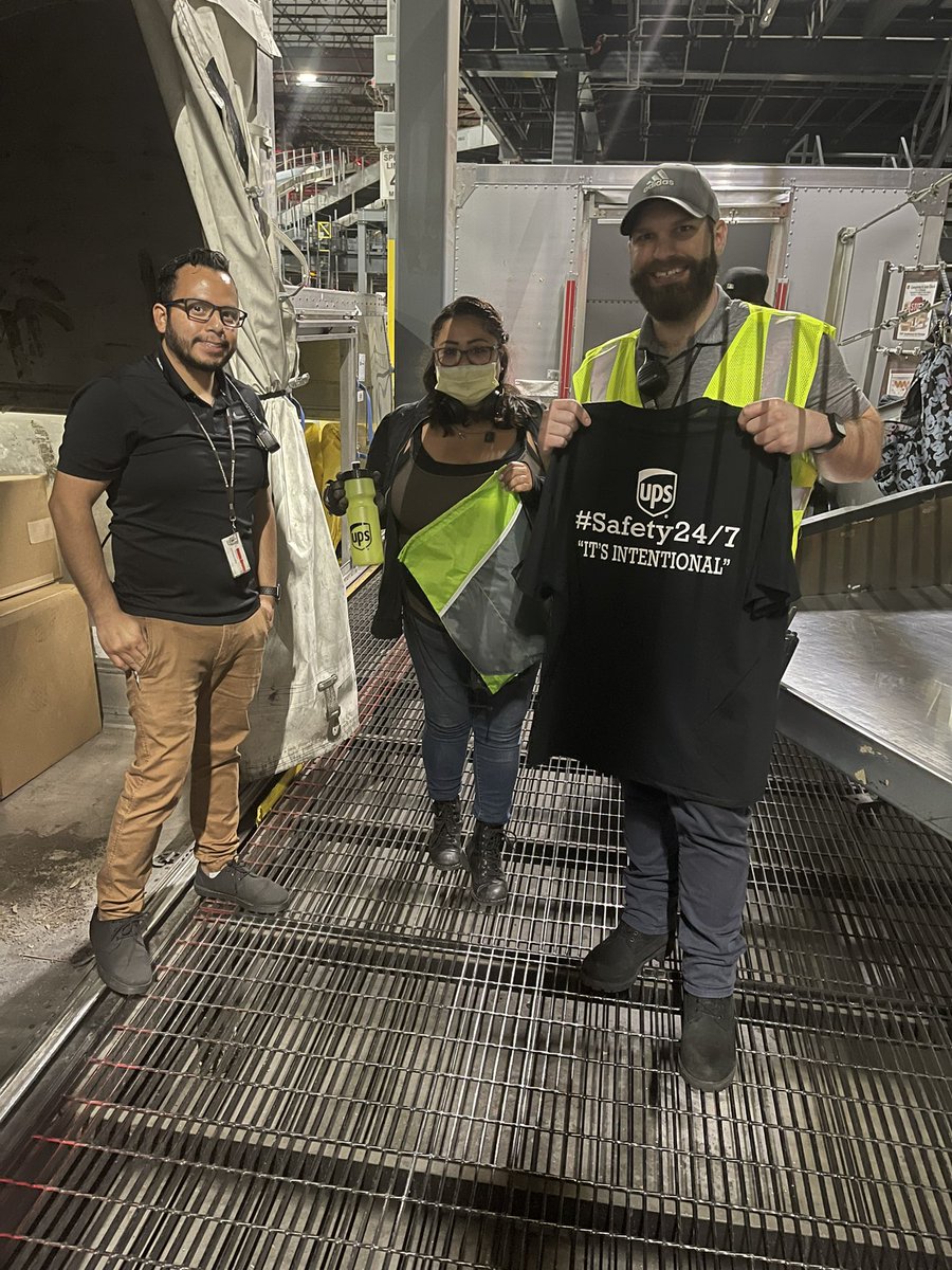 Wahca Sunrise employee recognition!  East Unload, John, Nate, and Mayra have all shown exceptional safe work methods.  We appreciate you!  #hm10s #clearegress #WahcaSunrise  <a href="/JDalgetty22/">Jeff Dalgetty</a> <a href="/Cesar_Arambula_/">Cesar Arambula</a> <a href="/jpaloupsair/">John Palo</a> <a href="/AletheiaSpoon/">Aletheia Witherspoon</a> <a href="/DanielG60284970/">Daniel Garcia</a>