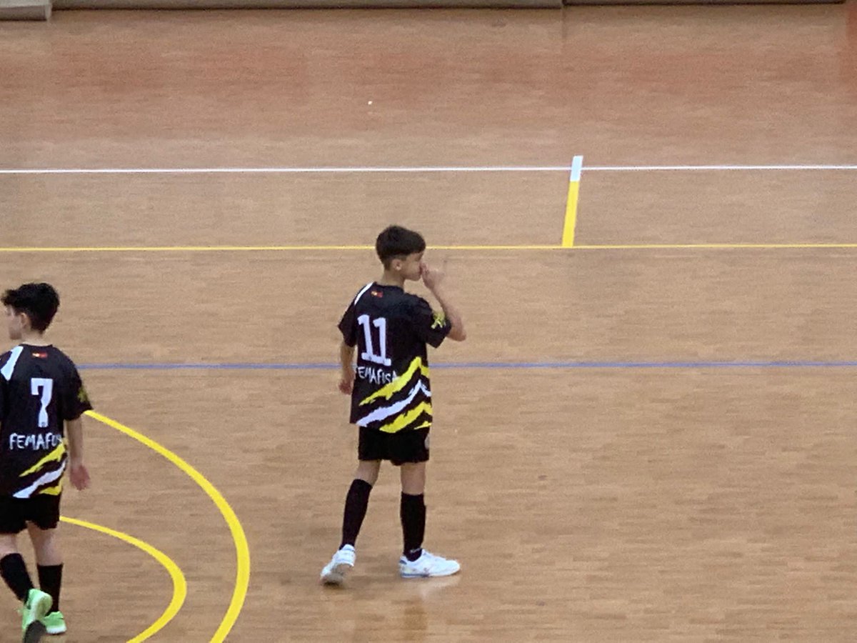 CDEElValle's tweet photo. #FS La Selección Sub-11 @FEMAFUSA cae eliminada en semifinales del Cto. España ante una gran Catalunya. Muy buen papel durante todo el torneo de nuestro Pablo Montero así como la de todos sus compañeros #GoValle✌#GoPablo #GoMadrid https://t.co/J0I3nx6LqX