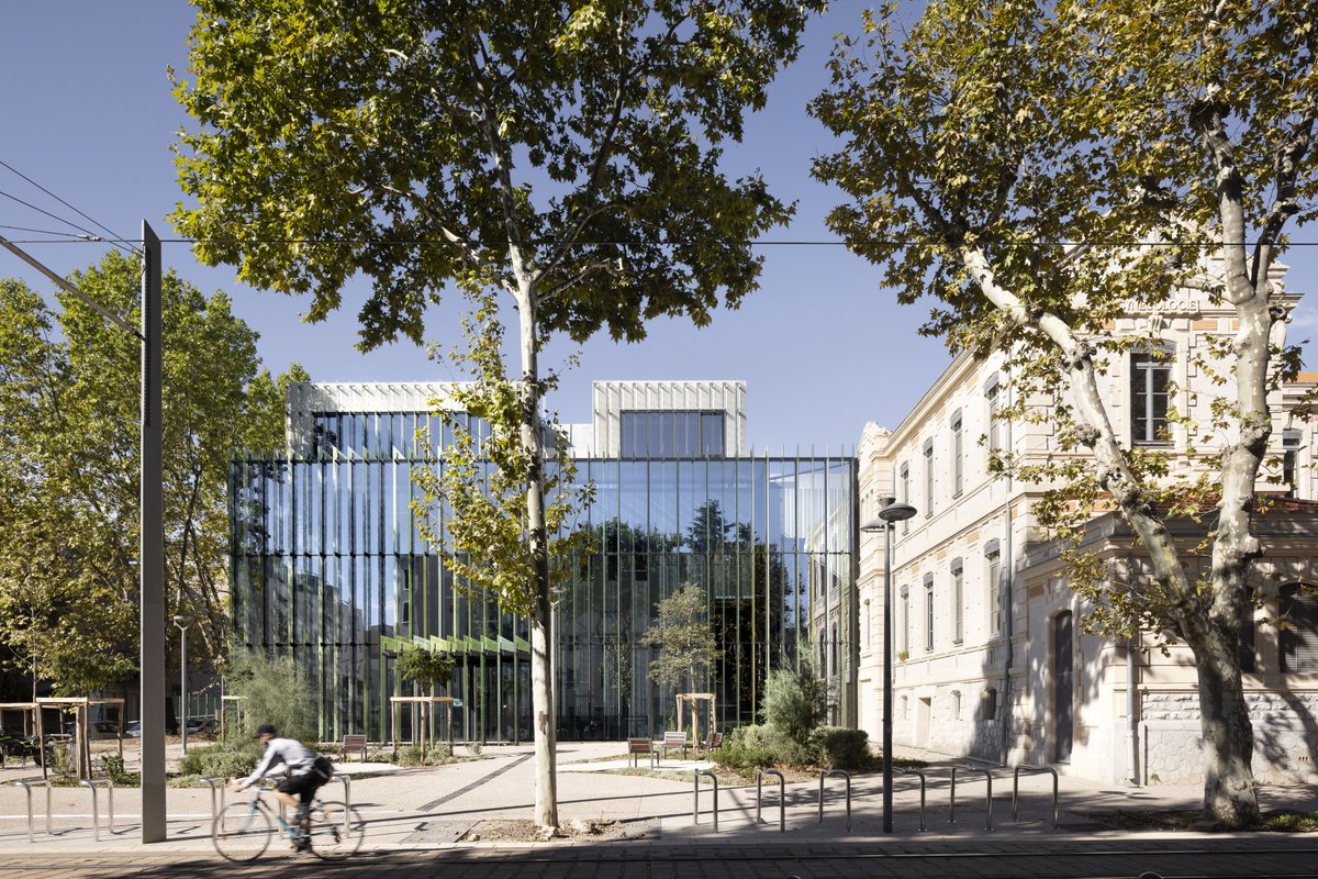 ASArchiStudio's tweet photo. [PRESSE] Visite de la nouvelle Cité des Arts à Montpellier, par Chroniques d'architecture.
https://t.co/yVJlVq31lm
#architecture #conservatoire #montpellier #citedesarts #culture #culturel #musique #danse #theatre #art #enseignement #equipement #quartier #contexte https://t.co/CgFgrgiK6g