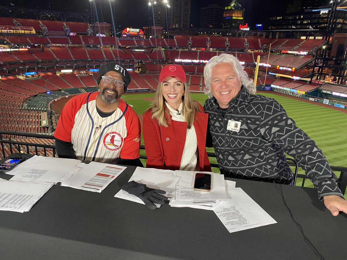 RickMeyer_Photo's tweet photo. Live anchoring at Busch Stadium on opening day with @AllieCoreyKSDK @reneknottsports @RSchwentkerKSDK @mightyjofoto @mmays02 @ksdknews https://t.co/3qeYh4HJKN