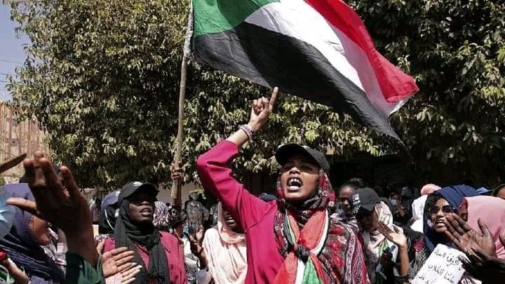 EjaraTeferi's tweet photo. Sudanese uprising is continuing to over throw Military  junta which  holds power by coup'd last year. https://t.co/vLHXbWqicr