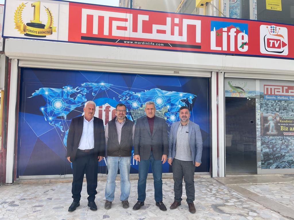 Binlerce Mardinli gence istihdam kapısı oluşturan, yaptığı sosyal ve ekonomik yatırımlarla şehrin marka değerine katkılarını sürdüren DEKİNSAN Grup Yön. Kur. Başkanı Hayırsever İşadamı Sn: Kenan Kösen ve Yusuf Kösen beyleri ağırladık. 
Nazik ziyaretleri için teşekkür ediyoruz.