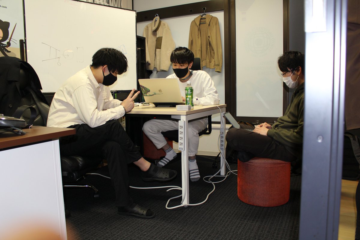 pgsus_info's tweet photo. PlayGroundは学生エンジニ��向けコミュニティです。

大学で学ぶ網羅的な知識だけでなく、社会で求められる実践的な技術へ関心を持つ学生が全国から集まり、大学の垣根を越えて交流しながらエンジニアリングを学んでいます

気になった新入生の方は説明会への参加お待ちしています
#春から諏訪理科 https://t.co/vS6nmWLWMi