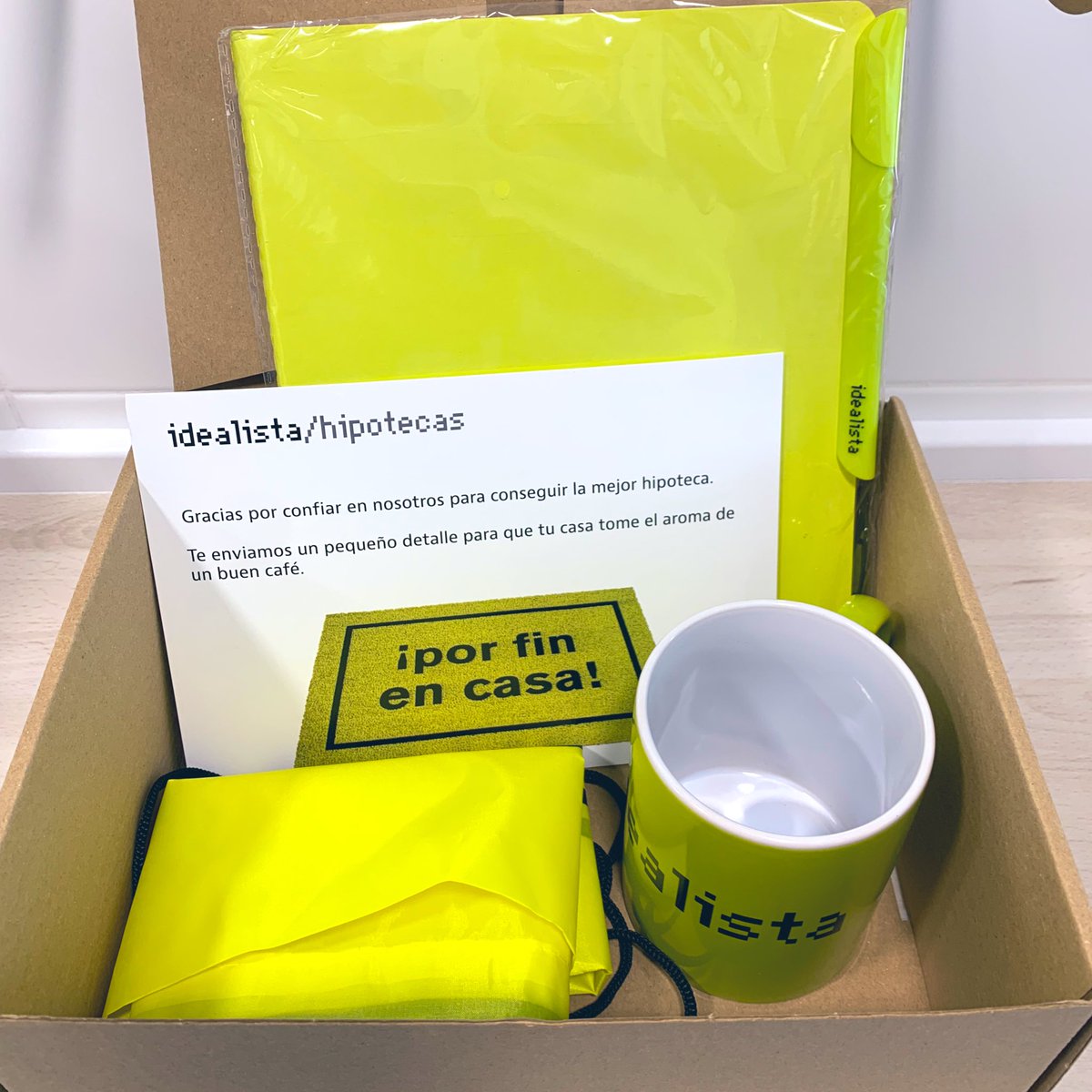 malakatonez's tweet photo. Utilizamos el servicio gratuito de hipotecas de @idealista (y muy contentos con el, por cierto) y hoy nos ha llegado a casa este detalle 🥰 ¡Muchas gracias! https://t.co/FURLdSZvgq